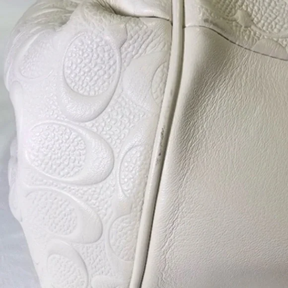 Luxury Coach Lexy Chain Shoulder Bag – White Embossed Leather Elegant Classic - Picture 7 of 9